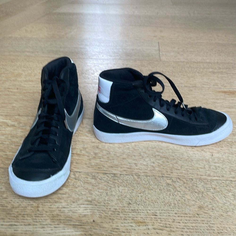 Nike women’s Blazer Mid Vintage ‘77 size 7
